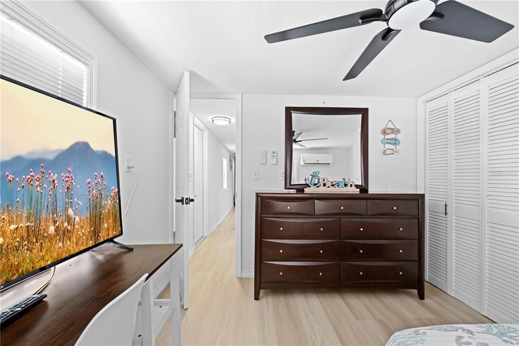 For Sale: $309,900 (2 beds, 2 baths, 1060 Square Feet)