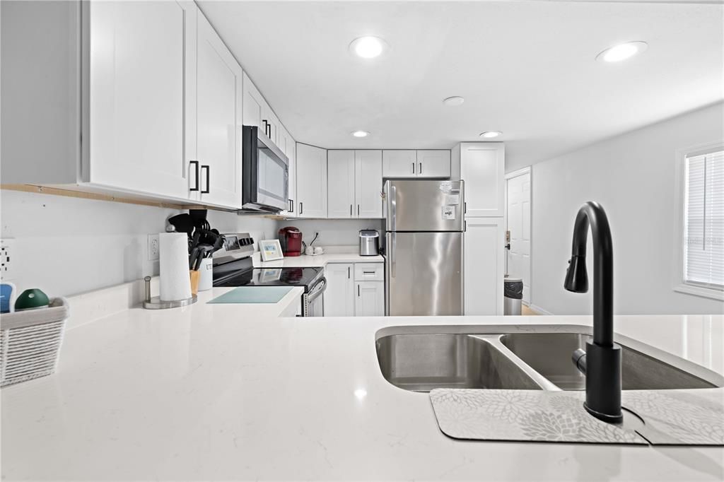 For Sale: $309,900 (2 beds, 2 baths, 1060 Square Feet)