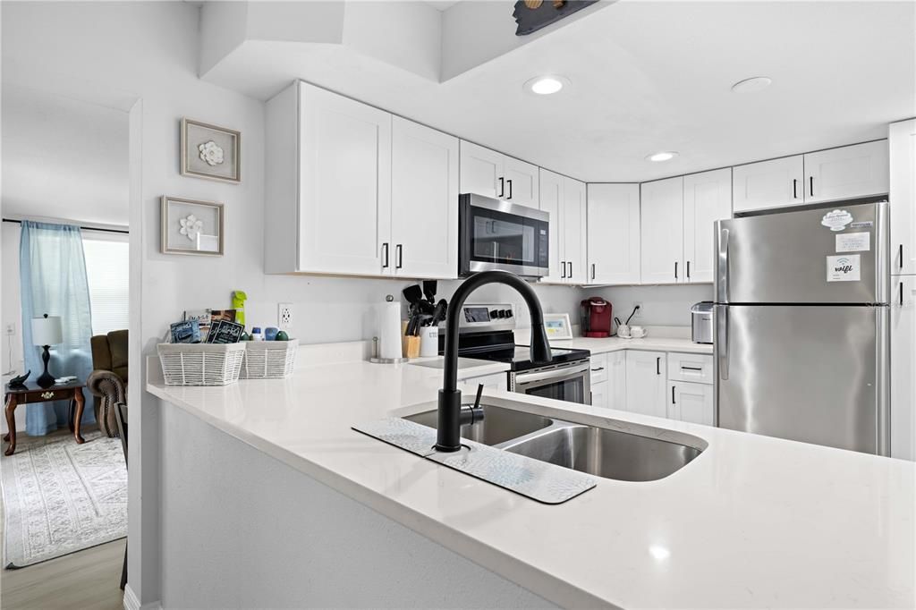For Sale: $309,900 (2 beds, 2 baths, 1060 Square Feet)