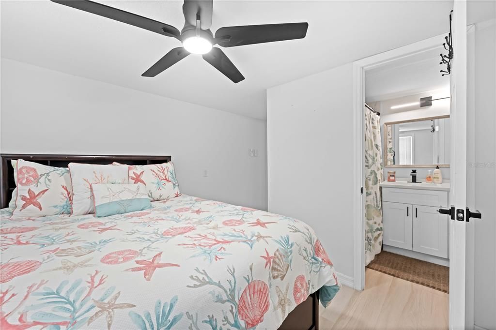 For Sale: $309,900 (2 beds, 2 baths, 1060 Square Feet)