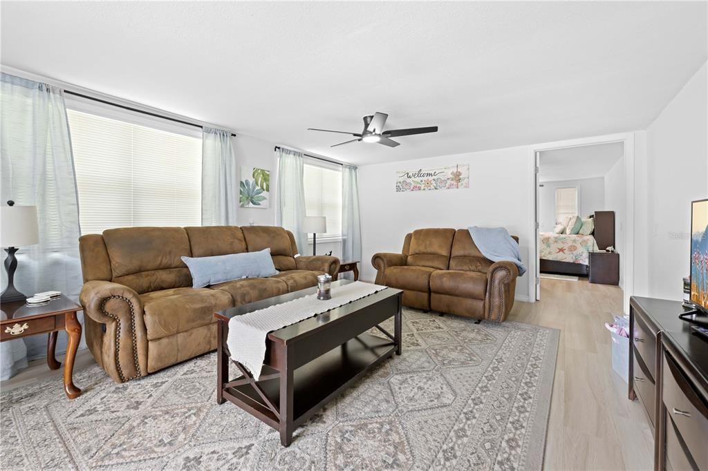 For Sale: $309,900 (2 beds, 2 baths, 1060 Square Feet)