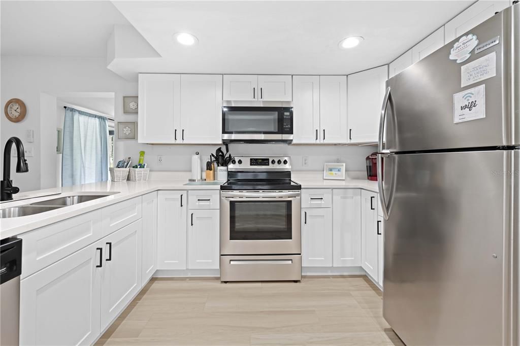For Sale: $309,900 (2 beds, 2 baths, 1060 Square Feet)