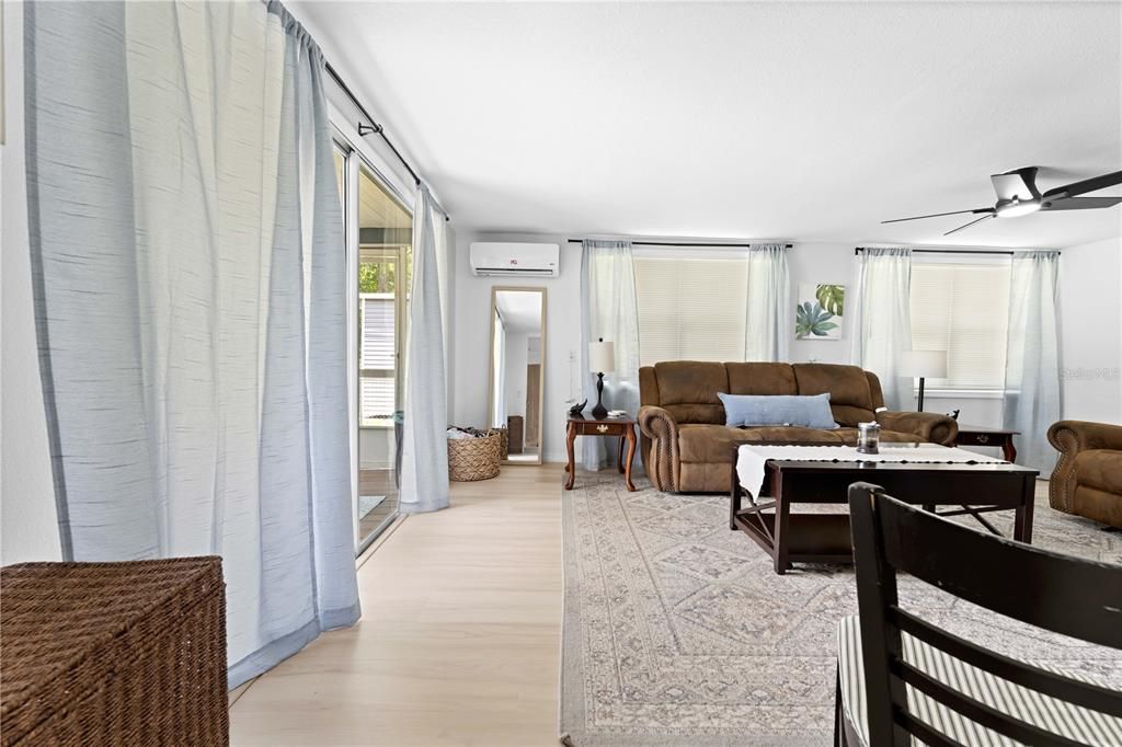 For Sale: $309,900 (2 beds, 2 baths, 1060 Square Feet)