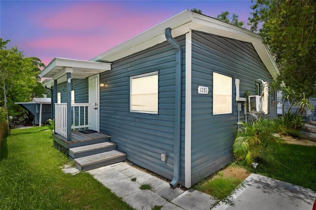 For Sale: $309,900 (2 beds, 2 baths, 1060 Square Feet)