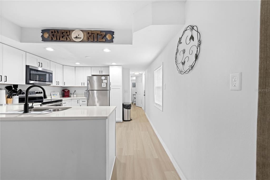 For Sale: $309,900 (2 beds, 2 baths, 1060 Square Feet)