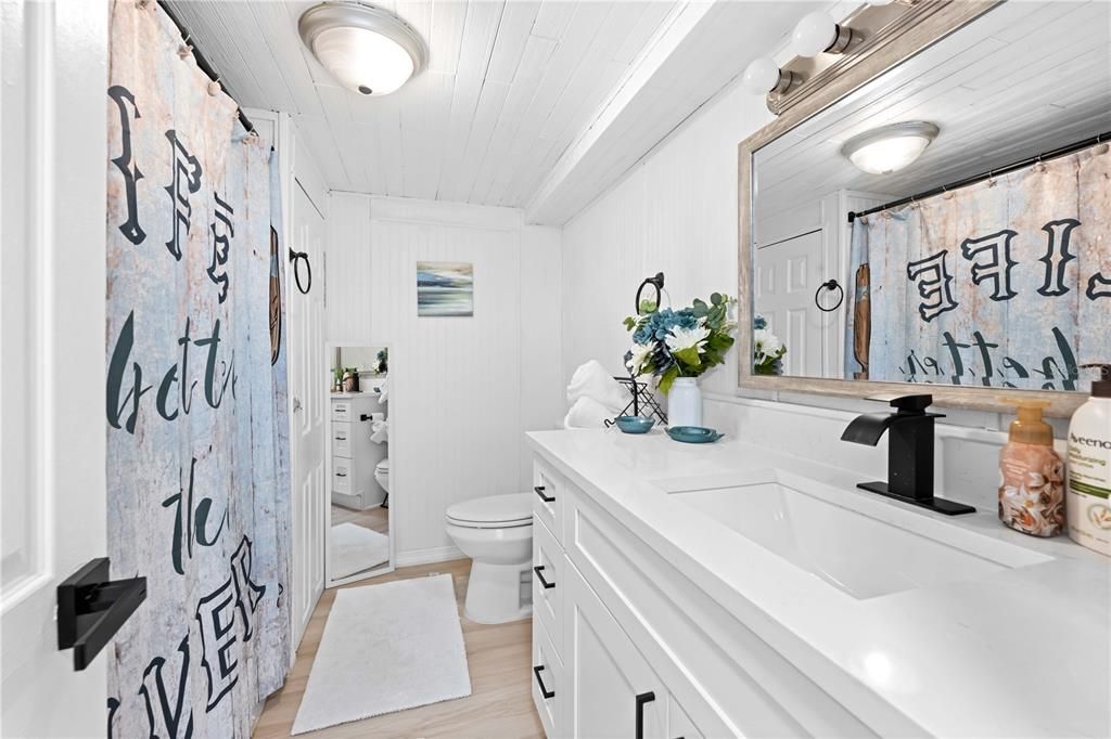 For Sale: $309,900 (2 beds, 2 baths, 1060 Square Feet)