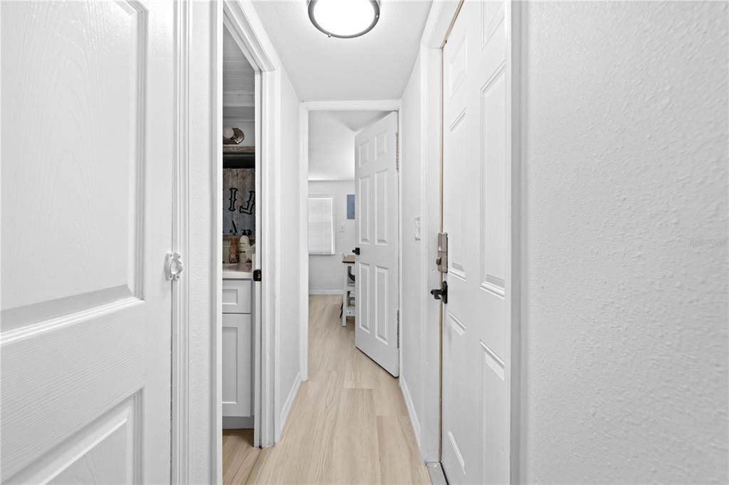 For Sale: $309,900 (2 beds, 2 baths, 1060 Square Feet)