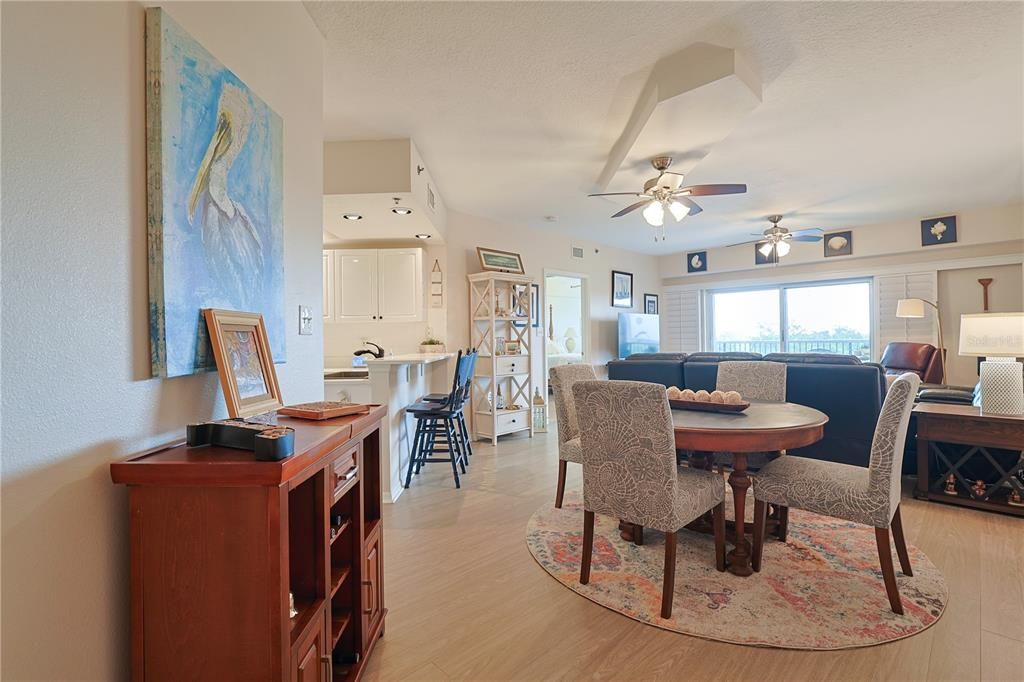 待售: $379,000 (2 贝兹, 2 浴室, 1409 平方英尺)
