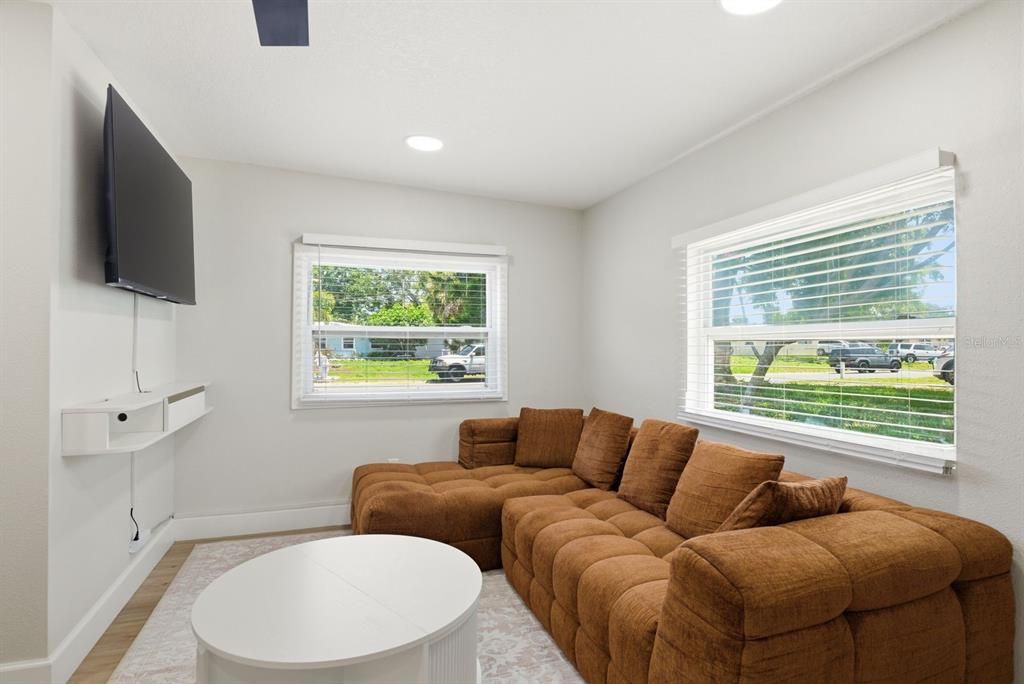 For Sale: $390,000 (3 beds, 1 baths, 1500 Square Feet)