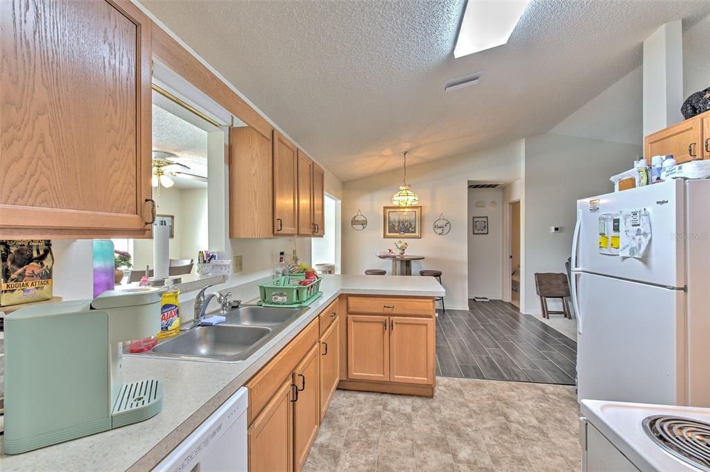 For Sale: $339,000 (2 beds, 2 baths, 1303 Square Feet)