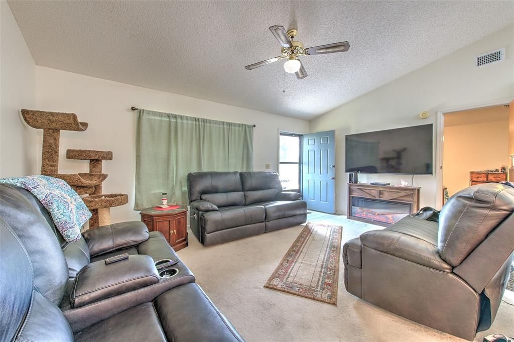 For Sale: $339,000 (2 beds, 2 baths, 1303 Square Feet)