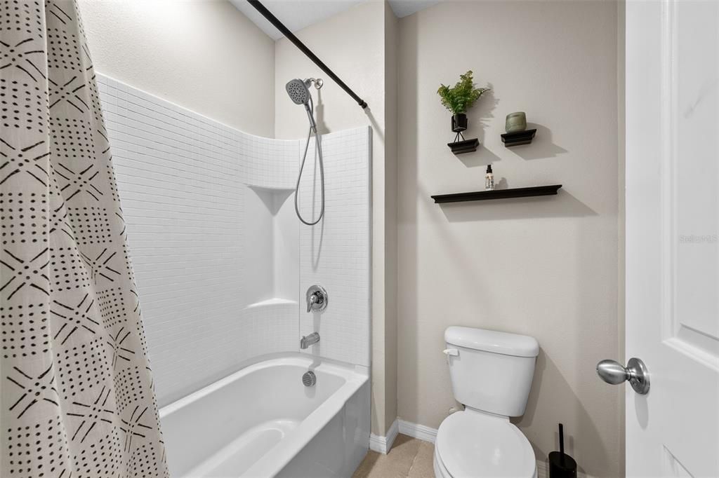 В аренду: $3,600 (5 спален, 3 ванн, 2605 Квадратных фут)