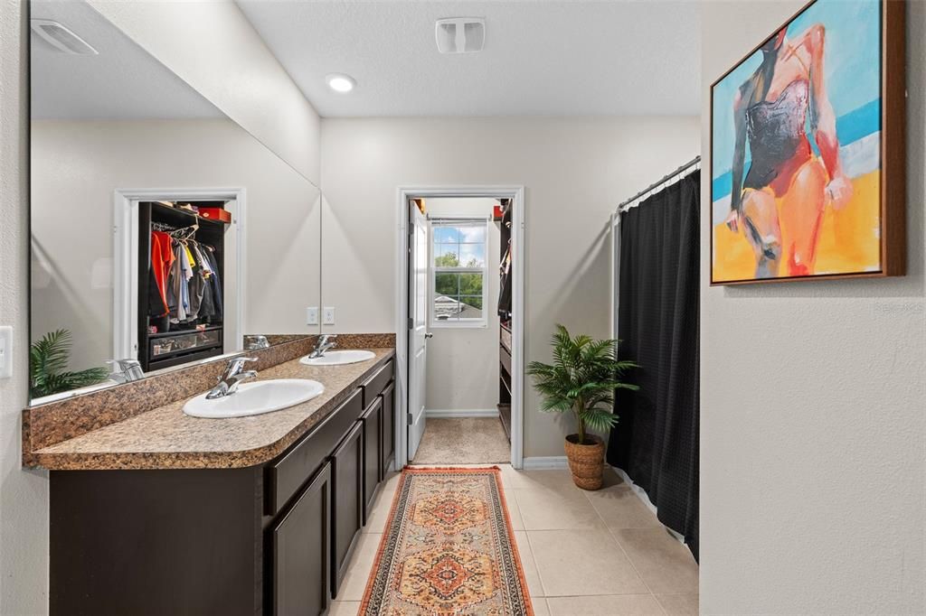 В аренду: $3,600 (5 спален, 3 ванн, 2605 Квадратных фут)