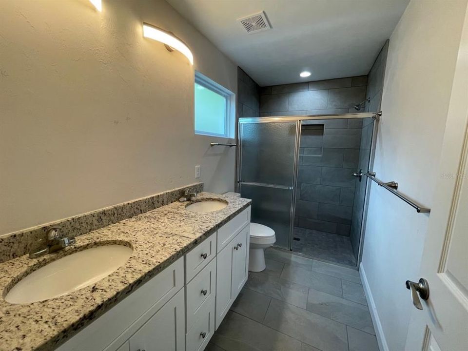 For Rent: $2,100 (3 beds, 2 baths, 1575 Square Feet)