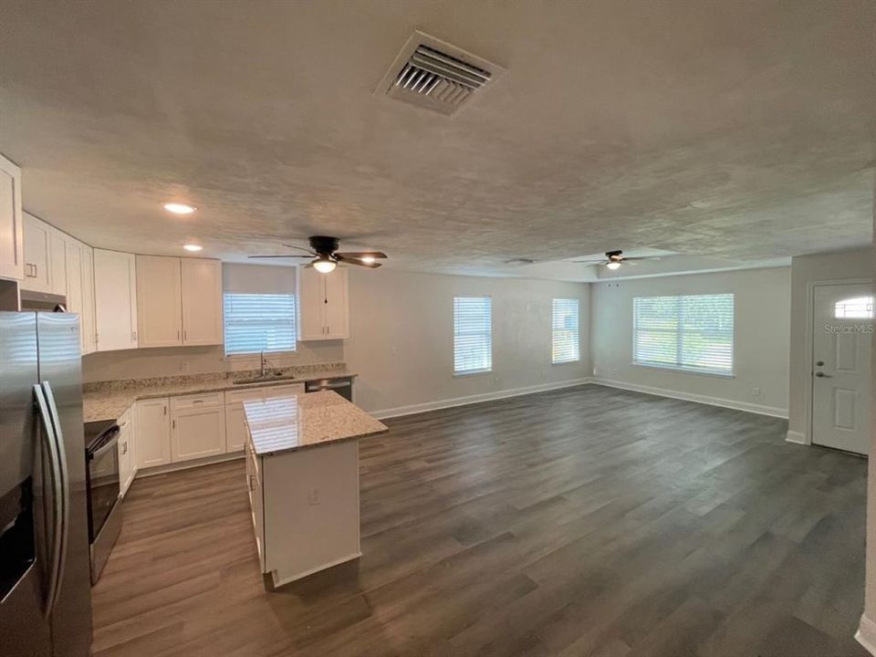 For Rent: $2,100 (3 beds, 2 baths, 1575 Square Feet)