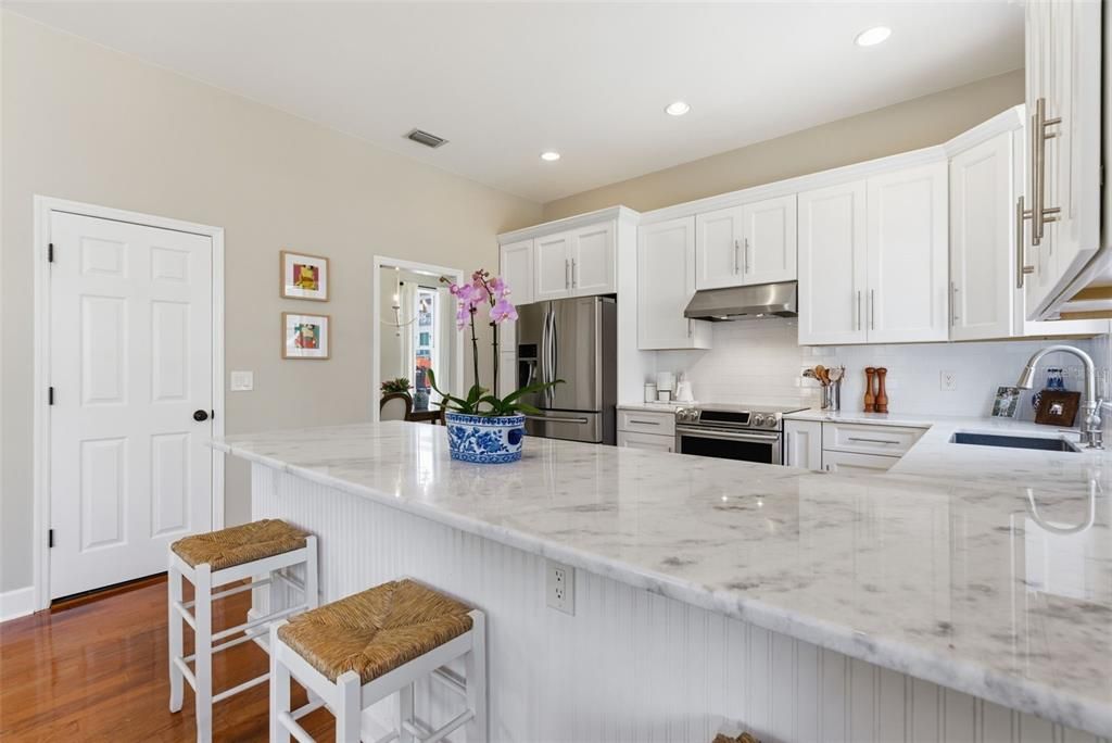 Activo con contrato: $990,000 (3 camas, 2 baños, 2154 Pies cuadrados)