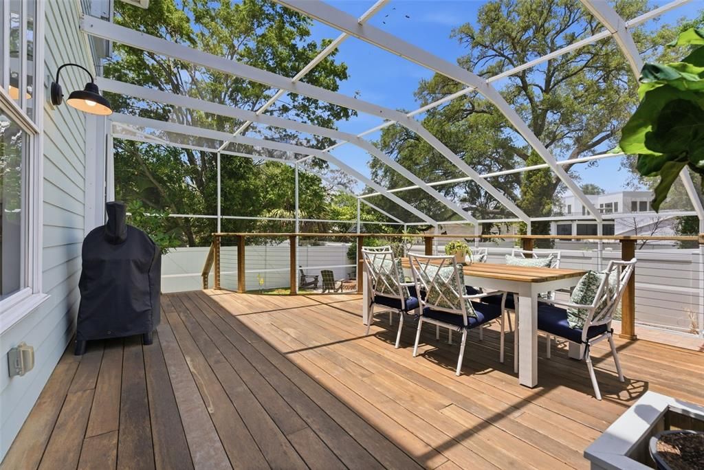 Activo con contrato: $990,000 (3 camas, 2 baños, 2154 Pies cuadrados)