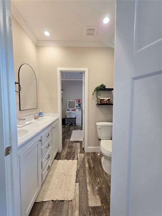 For Sale: $374,900 (5 beds, 3 baths, 2280 Square Feet)