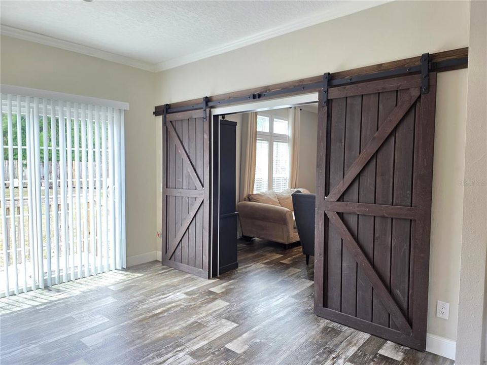 For Sale: $374,900 (5 beds, 3 baths, 2280 Square Feet)