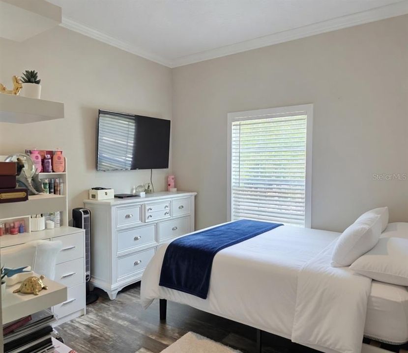 For Sale: $374,900 (5 beds, 3 baths, 2280 Square Feet)