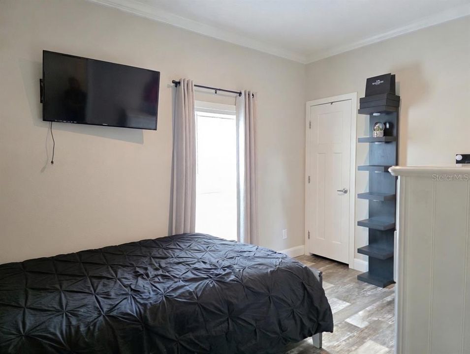 For Sale: $374,900 (5 beds, 3 baths, 2280 Square Feet)