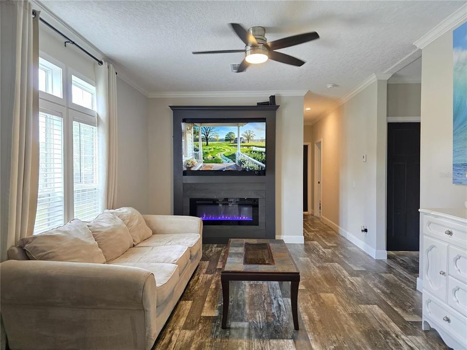 For Sale: $374,900 (5 beds, 3 baths, 2280 Square Feet)