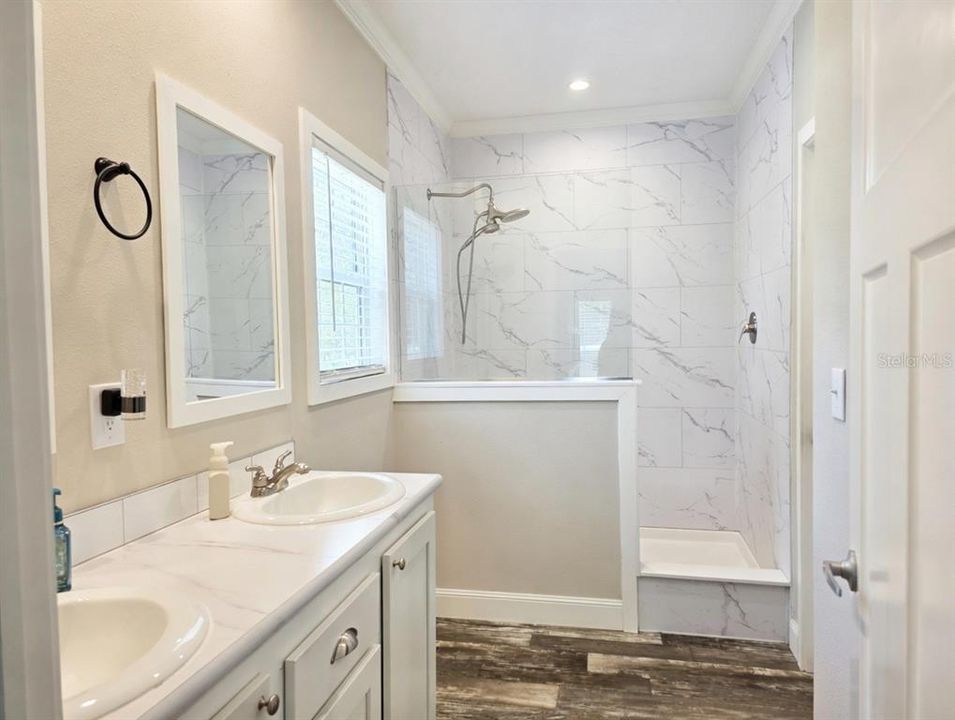 For Sale: $359,900 (5 beds, 3 baths, 2280 Square Feet)