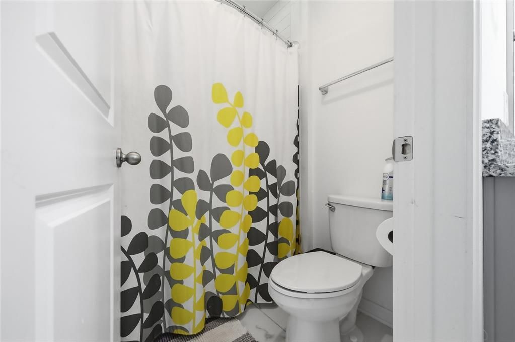 Activo con contrato: $850,000 (5 camas, 3 baños, 3261 Pies cuadrados)