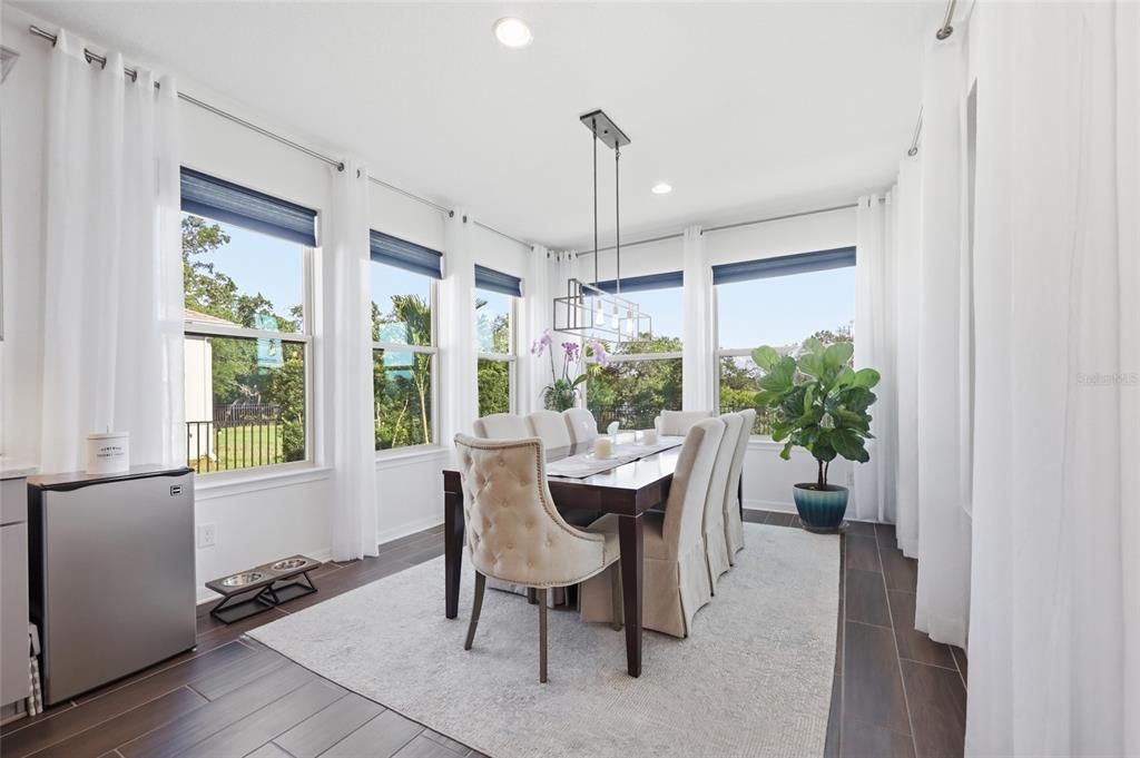 Activo con contrato: $850,000 (5 camas, 3 baños, 3261 Pies cuadrados)