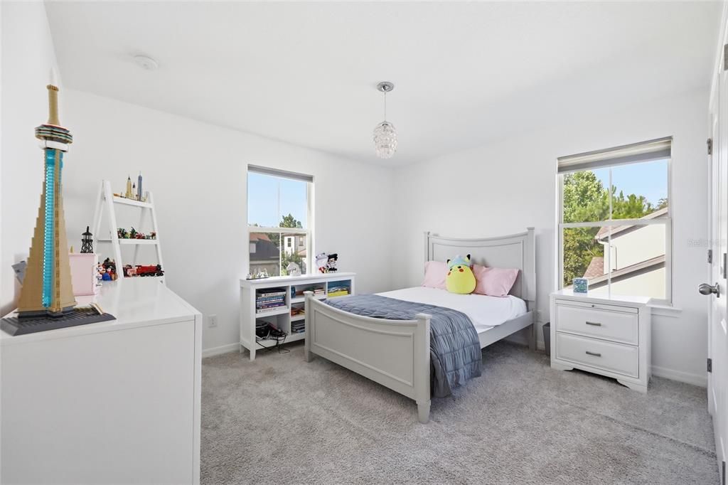 Activo con contrato: $850,000 (5 camas, 3 baños, 3261 Pies cuadrados)