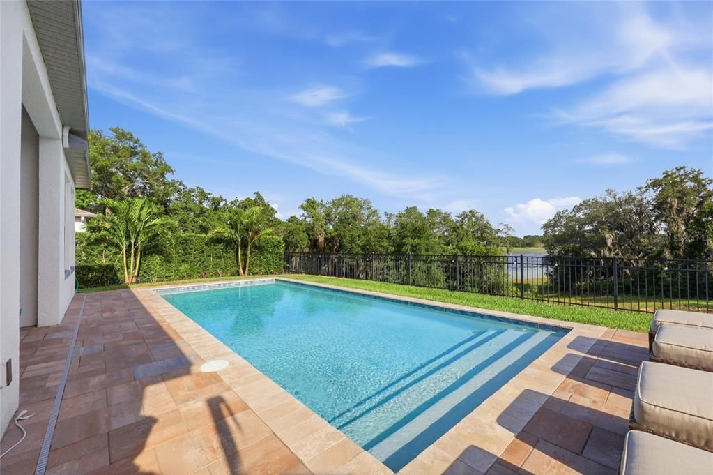 Activo con contrato: $850,000 (5 camas, 3 baños, 3261 Pies cuadrados)