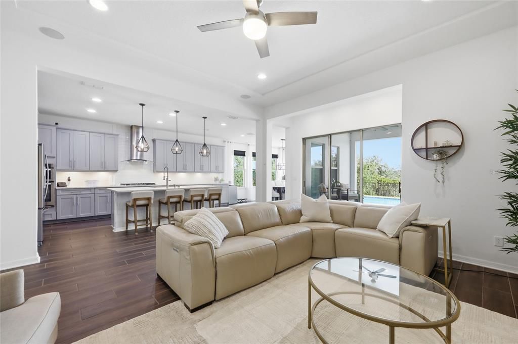 Activo con contrato: $850,000 (5 camas, 3 baños, 3261 Pies cuadrados)