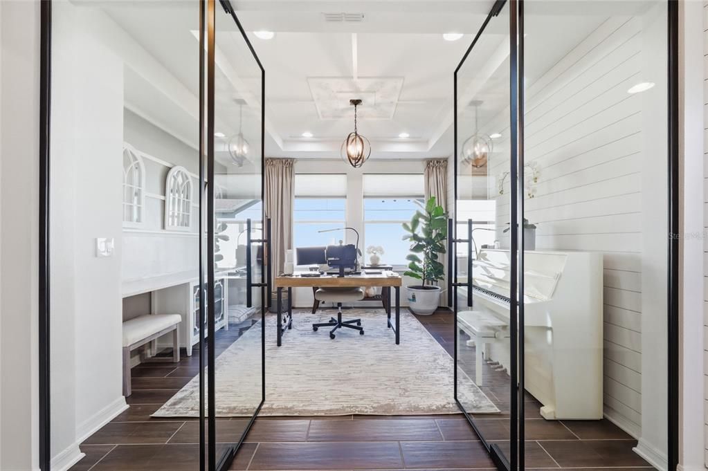 Activo con contrato: $850,000 (5 camas, 3 baños, 3261 Pies cuadrados)