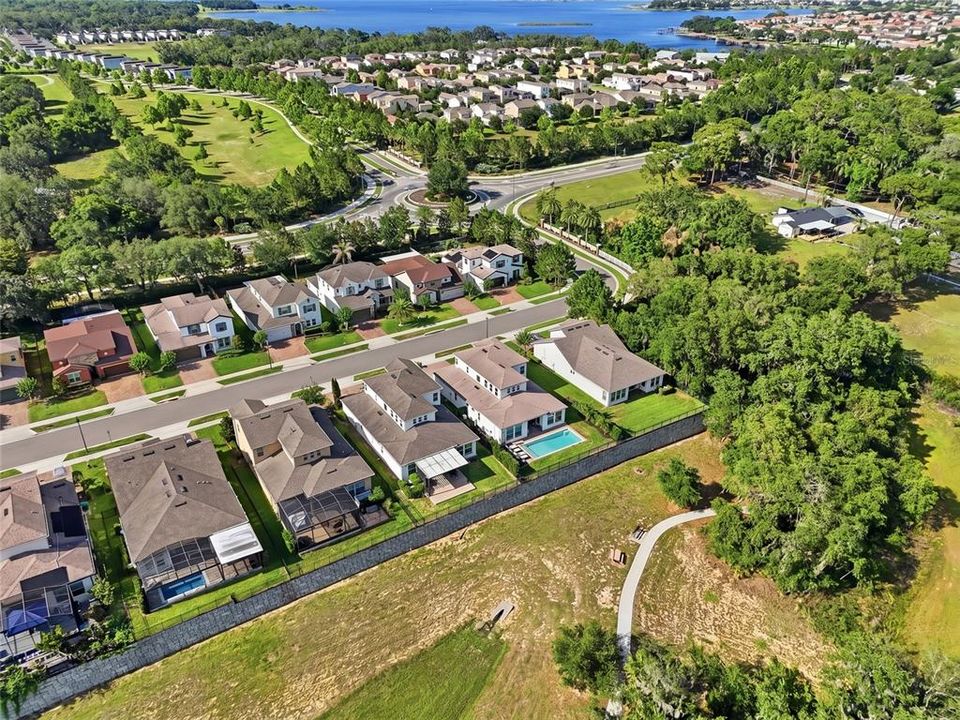 Activo con contrato: $850,000 (5 camas, 3 baños, 3261 Pies cuadrados)