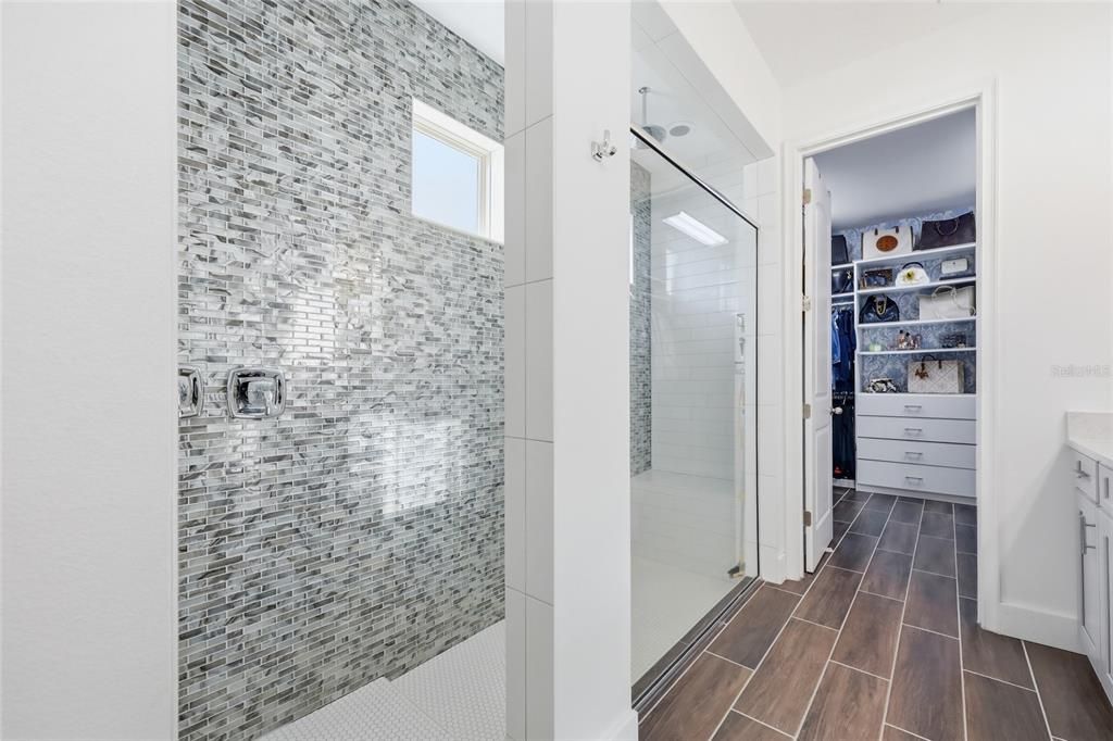Activo con contrato: $850,000 (5 camas, 3 baños, 3261 Pies cuadrados)
