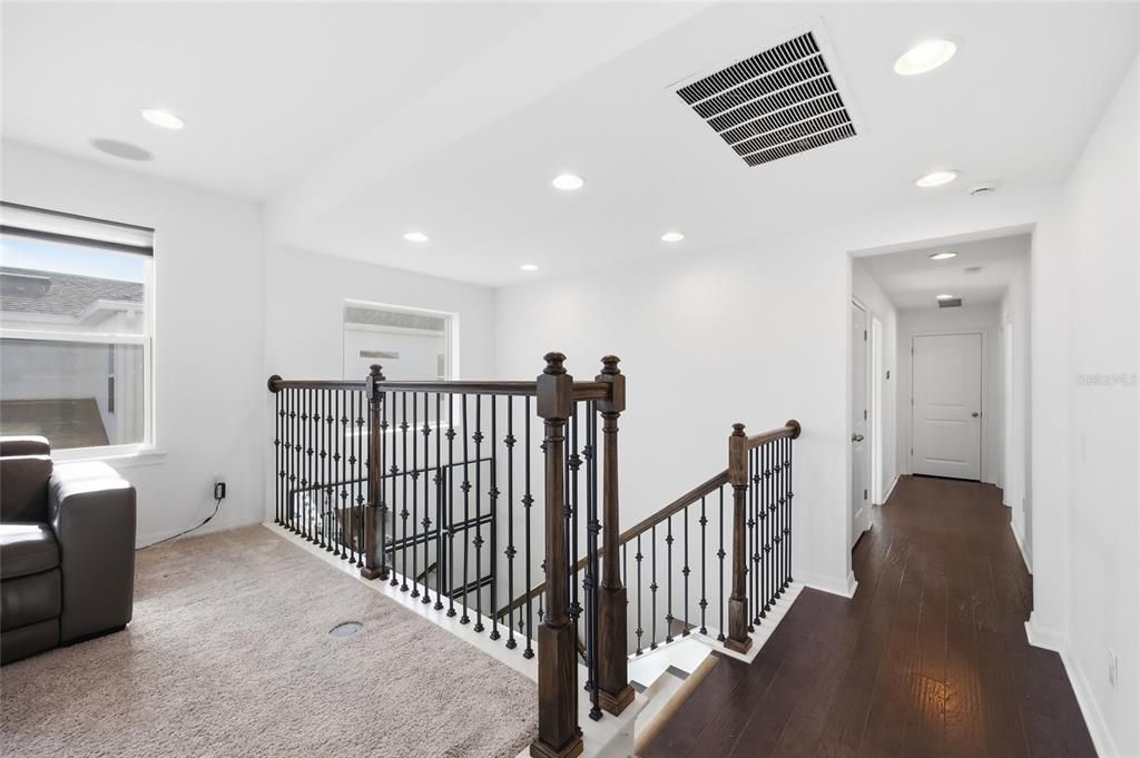 Activo con contrato: $850,000 (5 camas, 3 baños, 3261 Pies cuadrados)
