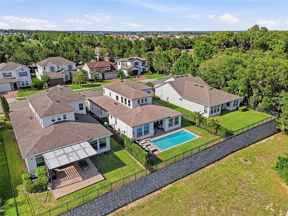Activo con contrato: $850,000 (5 camas, 3 baños, 3261 Pies cuadrados)