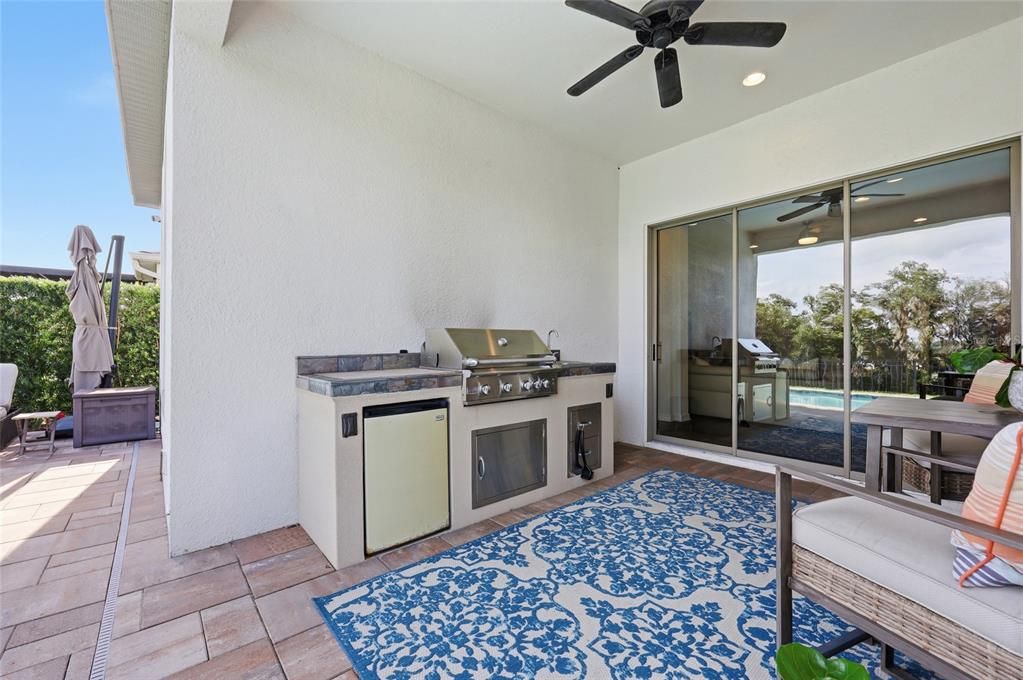 Activo con contrato: $850,000 (5 camas, 3 baños, 3261 Pies cuadrados)