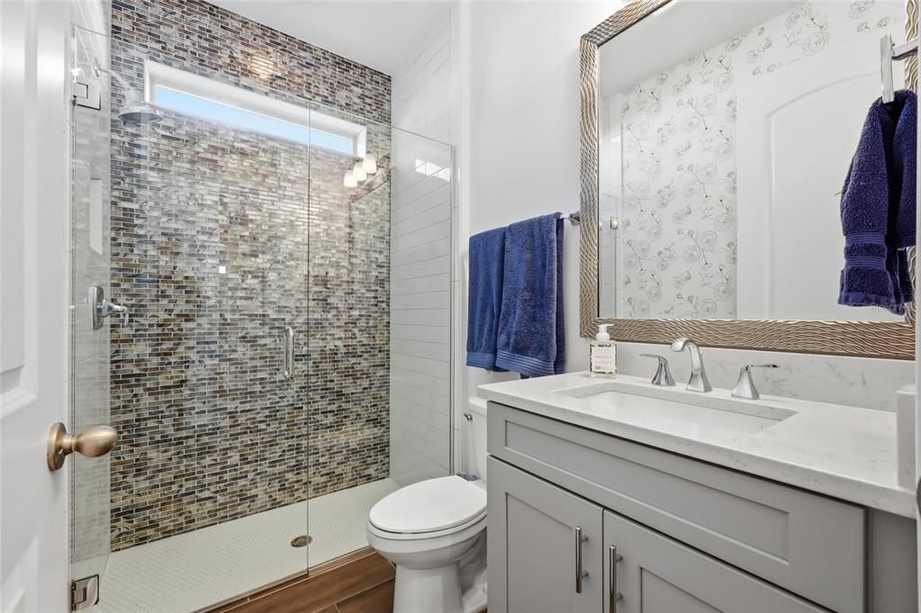 Activo con contrato: $850,000 (5 camas, 3 baños, 3261 Pies cuadrados)