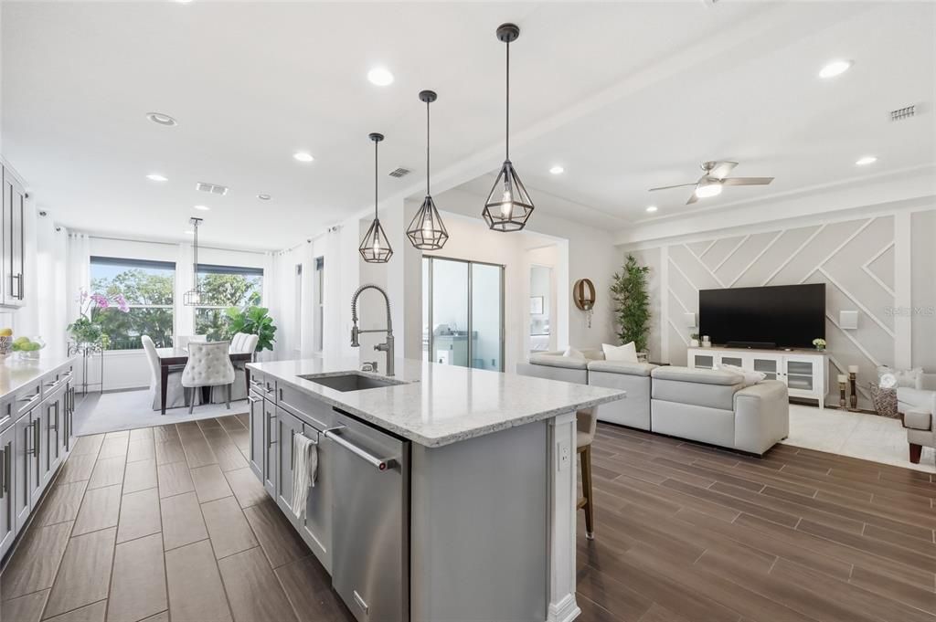 Activo con contrato: $850,000 (5 camas, 3 baños, 3261 Pies cuadrados)