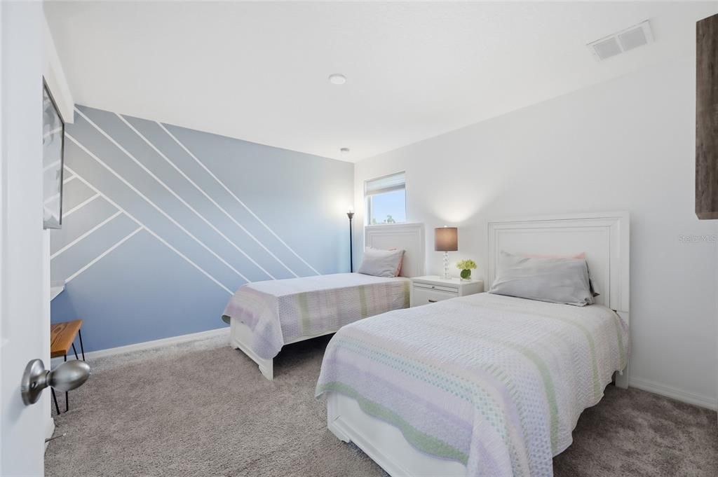 Activo con contrato: $850,000 (5 camas, 3 baños, 3261 Pies cuadrados)