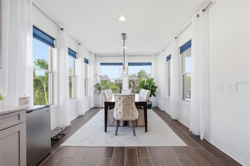 Activo con contrato: $850,000 (5 camas, 3 baños, 3261 Pies cuadrados)