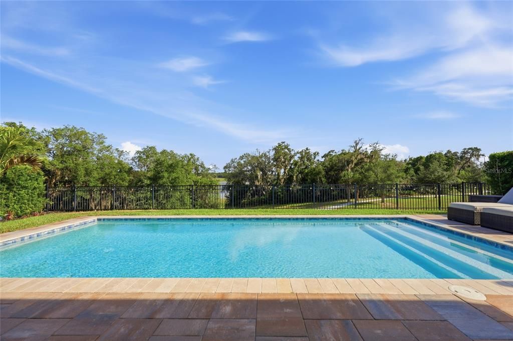 Activo con contrato: $850,000 (5 camas, 3 baños, 3261 Pies cuadrados)