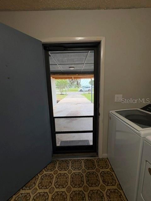 For Sale: $227,900 (2 beds, 2 baths, 1085 Square Feet)