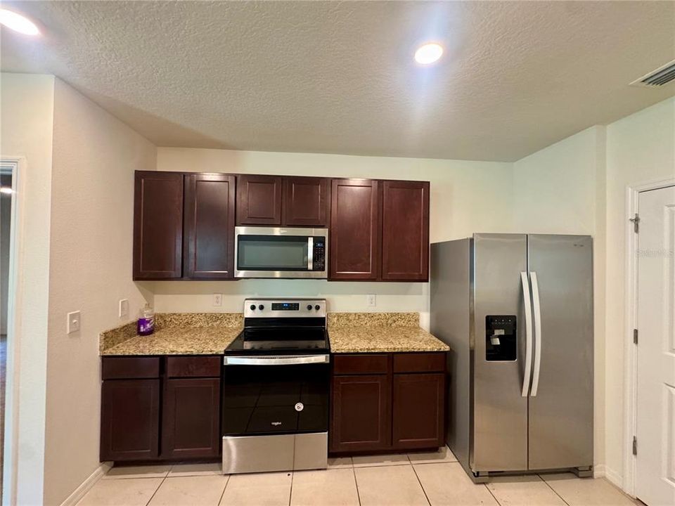 For Rent: $2,250 (3 beds, 2 baths, 1676 Square Feet)
