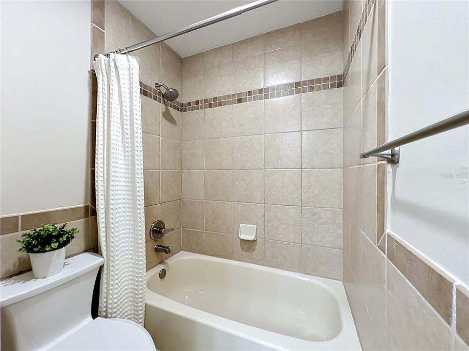 На продажу: $389,900 (3 спален, 2 ванн, 1756 Квадратных фут)