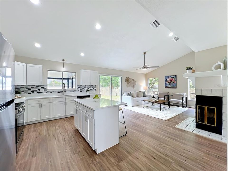 На продажу: $389,900 (3 спален, 2 ванн, 1756 Квадратных фут)