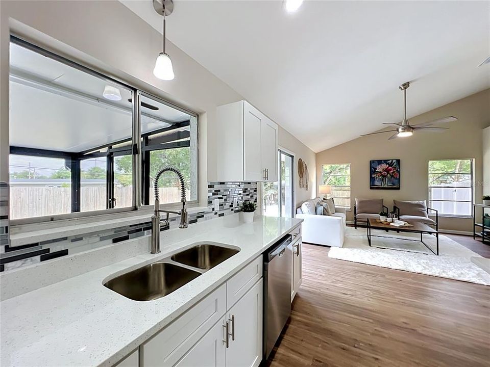 На продажу: $389,900 (3 спален, 2 ванн, 1756 Квадратных фут)