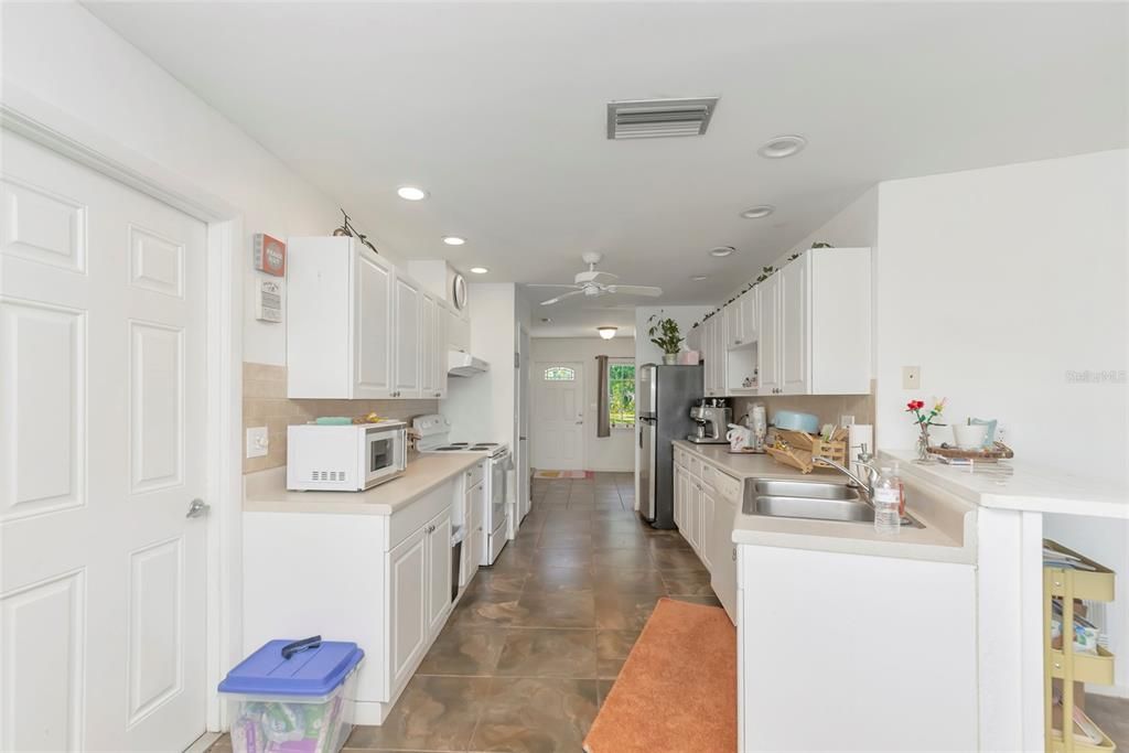 En Venta: $4,000,000 (5 camas, 3 baños, 2300 Pies cuadrados)