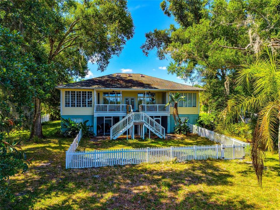 En Venta: $4,000,000 (5 camas, 3 baños, 2300 Pies cuadrados)